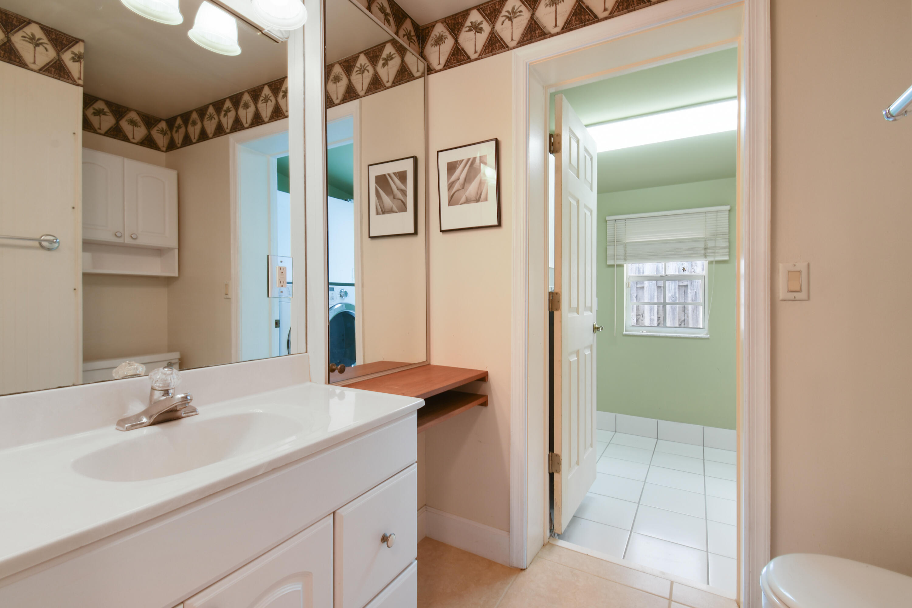 122 Pineview Road Jupiter, FL 33469 - Photo 29 of 37 Half Bath