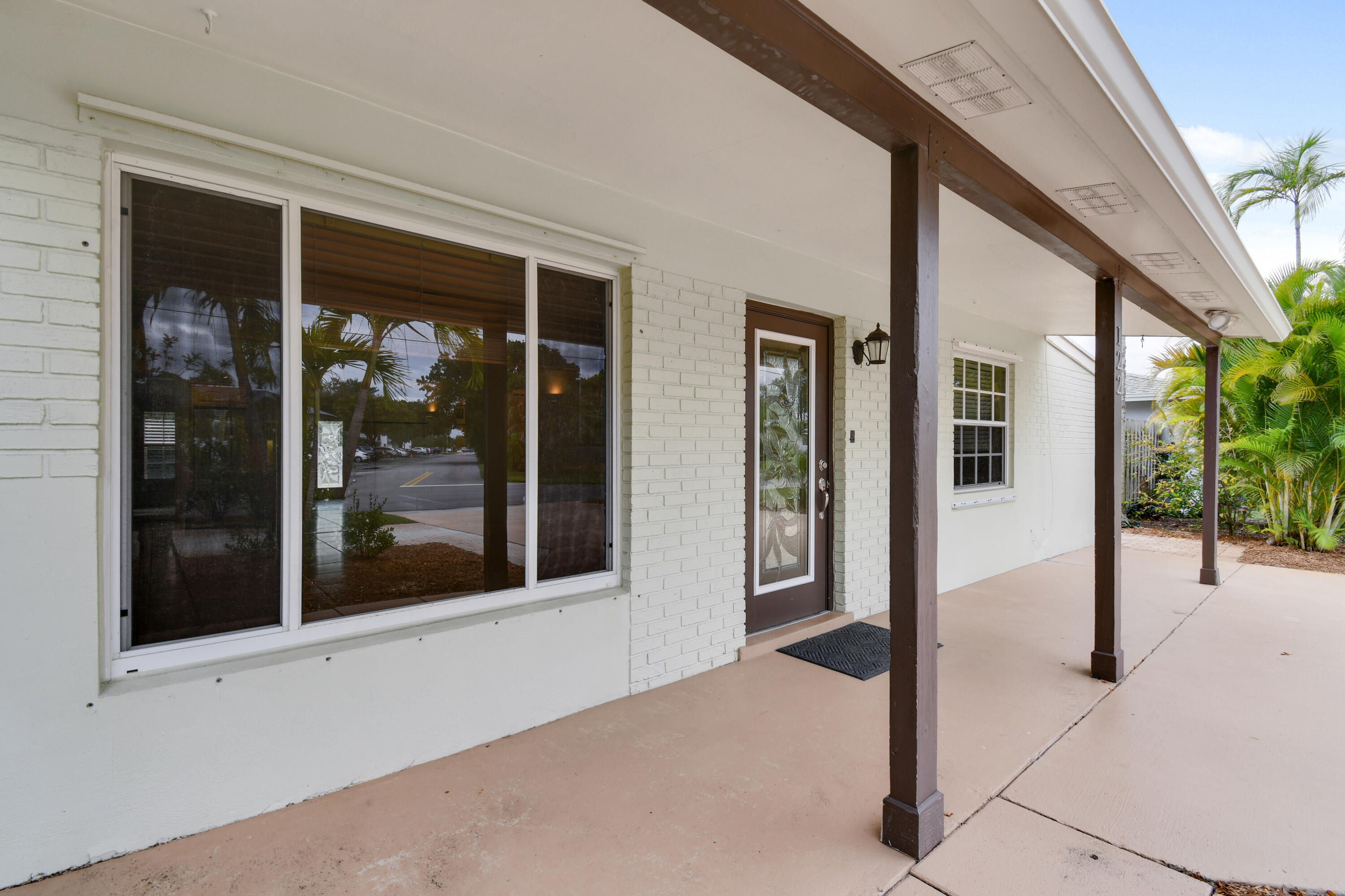 122 Pineview Road Jupiter, FL 33469 - Photo 3 of 37 Front Porch