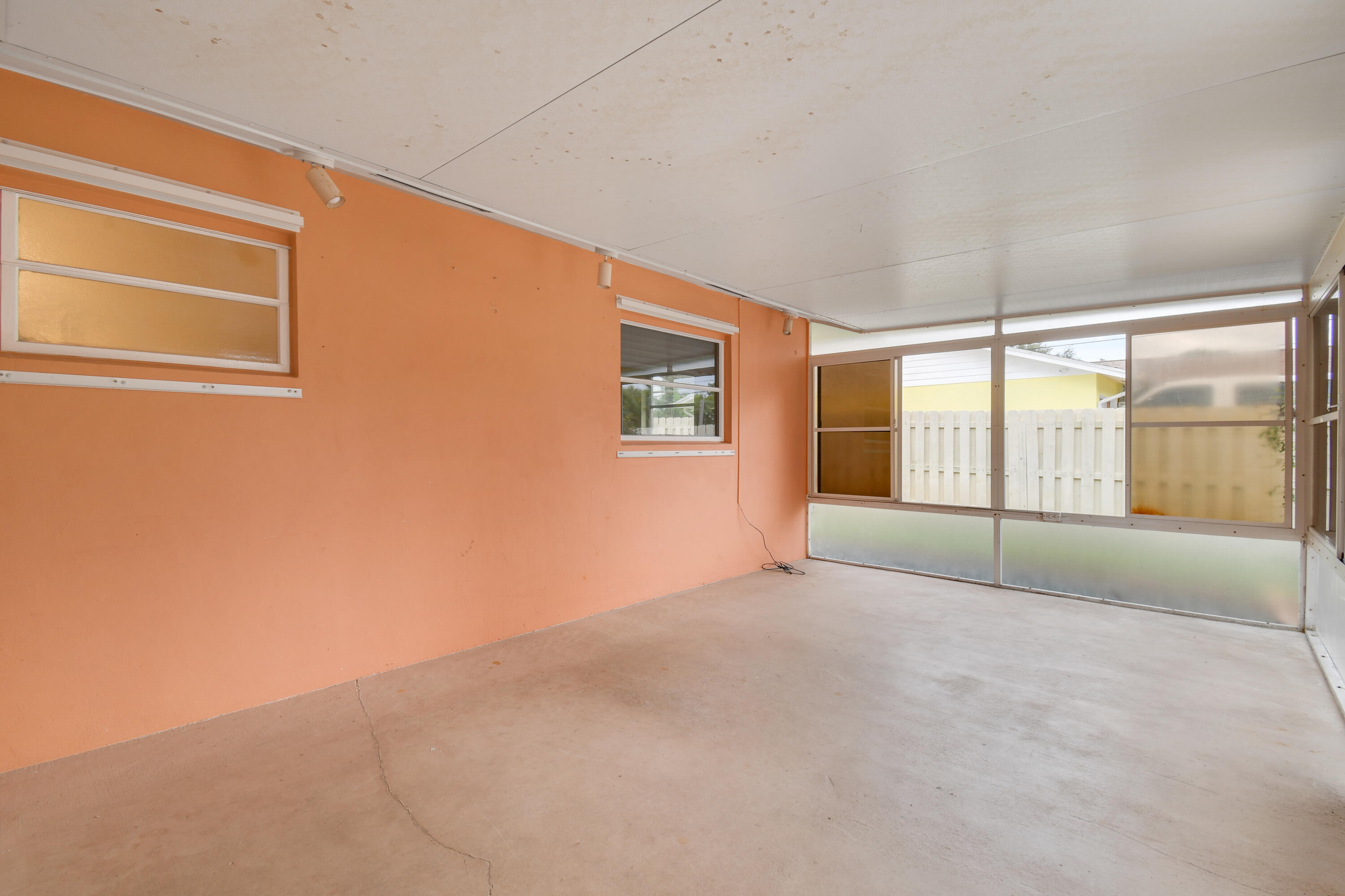 122 Pineview Road Jupiter, FL 33469 - Photo 31 of 37 Back Screened Patio