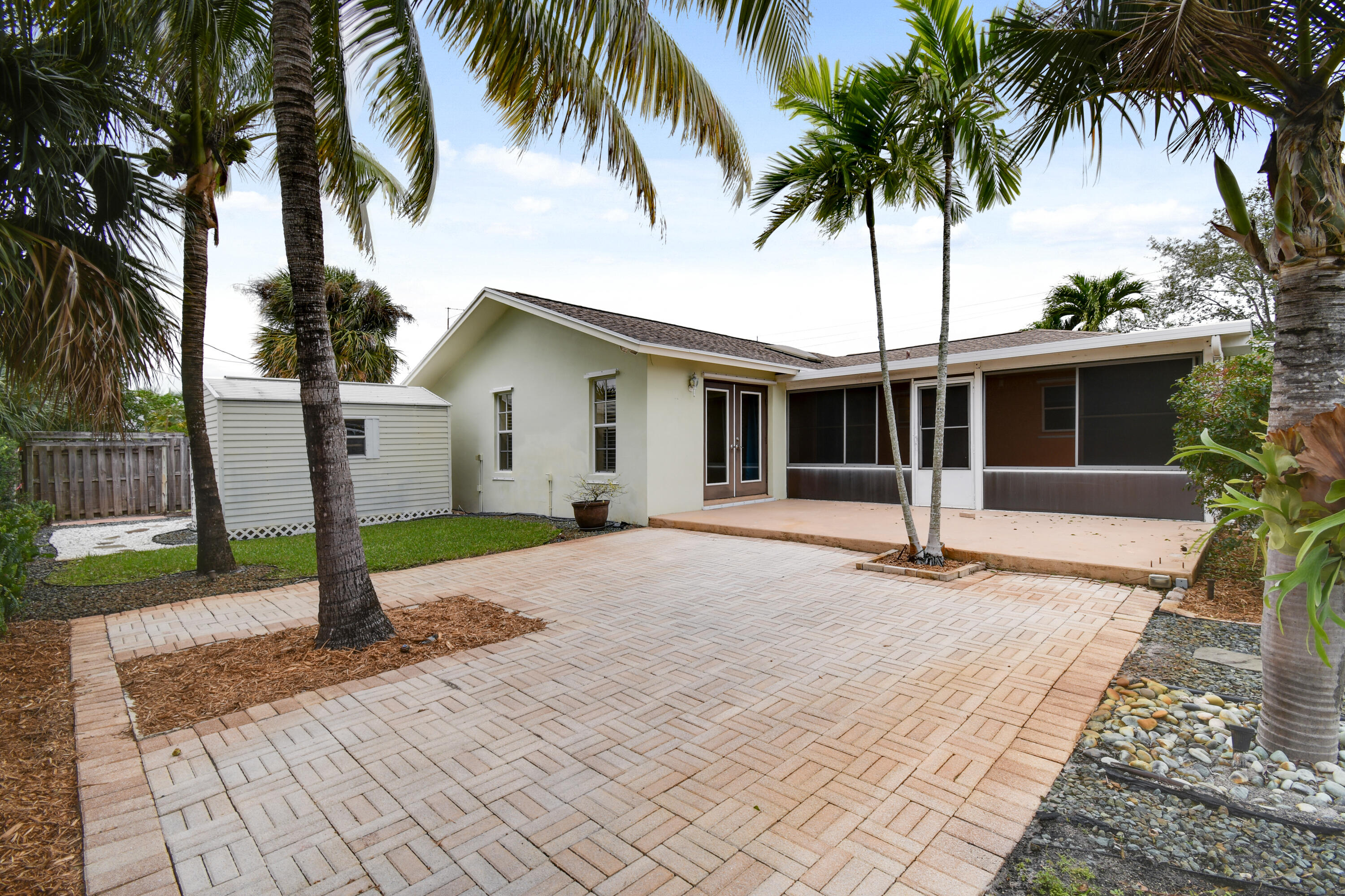 122 Pineview Road Jupiter, FL 33469 - Photo 33 of 37 Back Yard