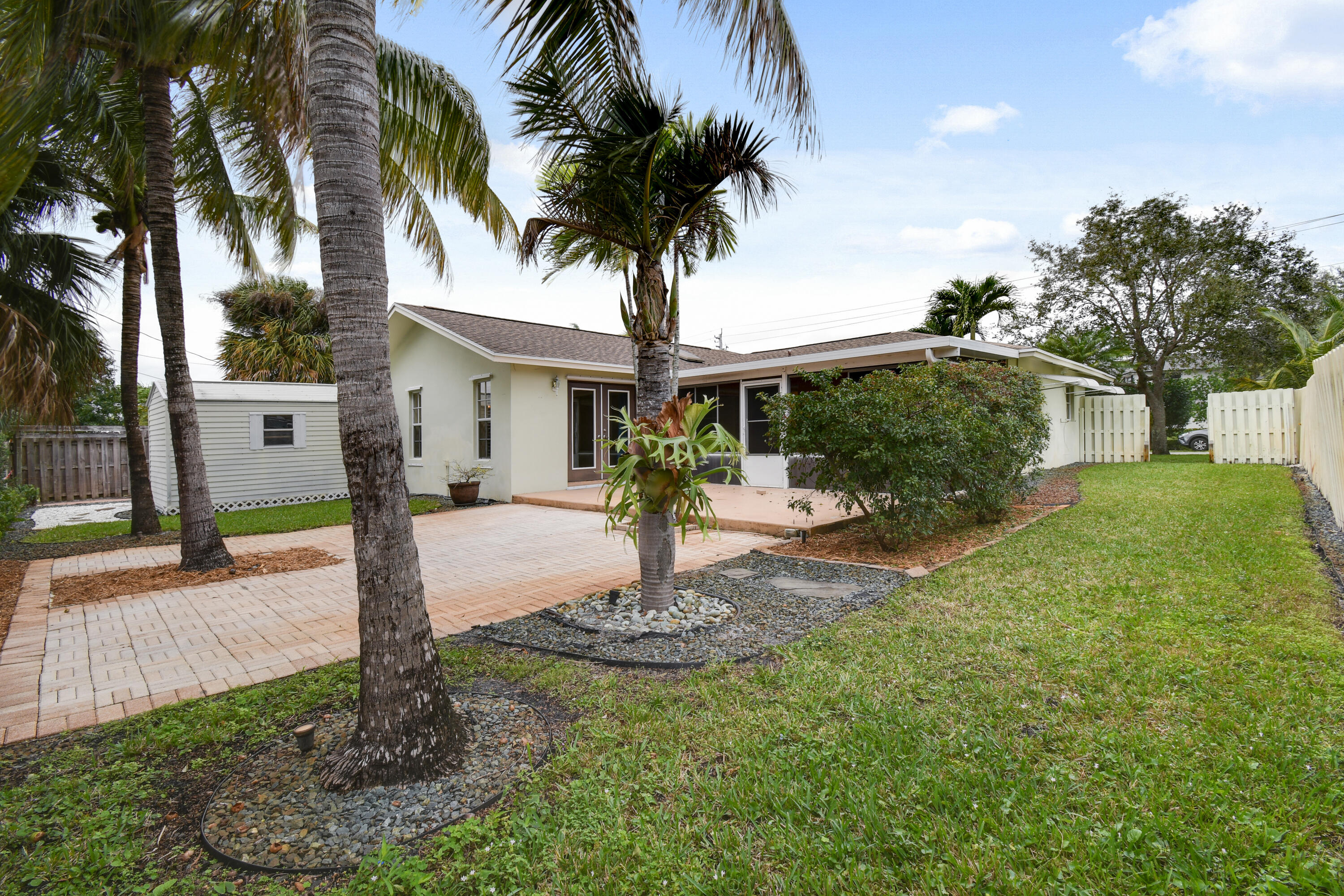 122 Pineview Road Jupiter, FL 33469 - Photo 34 of 37 Back Yard