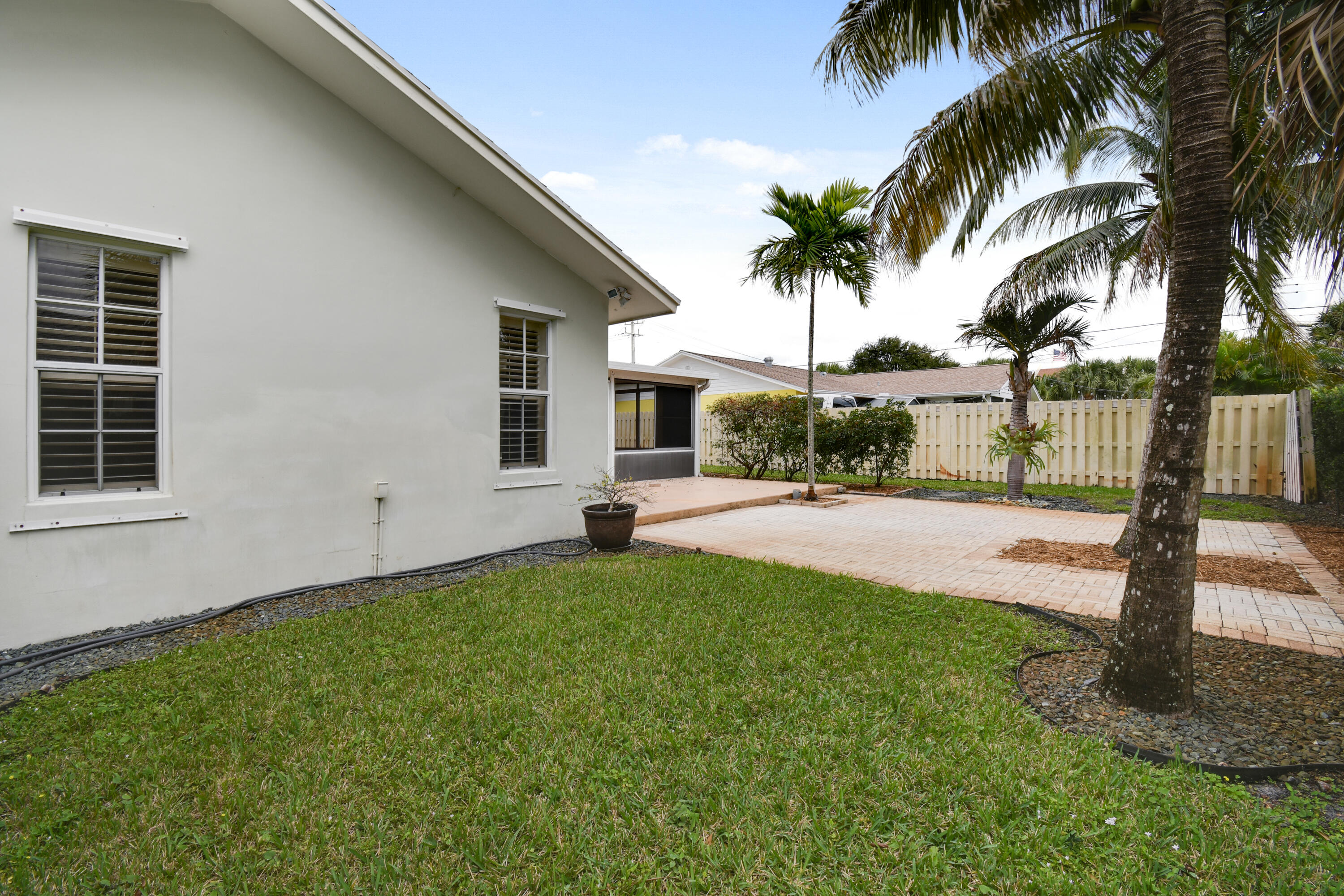 122 Pineview Road Jupiter, FL 33469 - Photo 36 of 37 Back Yard