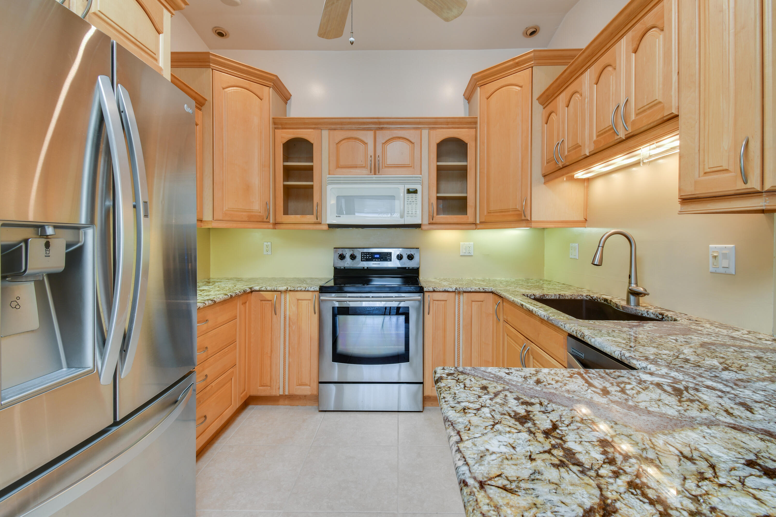122 Pineview Road Jupiter, FL 33469 - Photo 9 of 37 Kitchen
