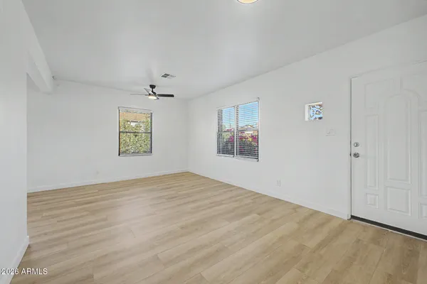 $2,395 | 156 West Highland Avenue, Phoenix, AZ 85013
