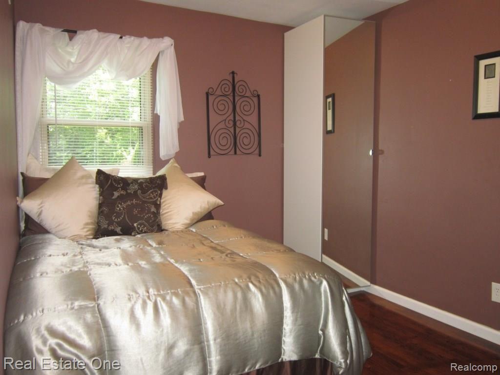 22804 Power Road Farmington, MI 48336 - Photo 21 of 35 bedroom 2.jpg