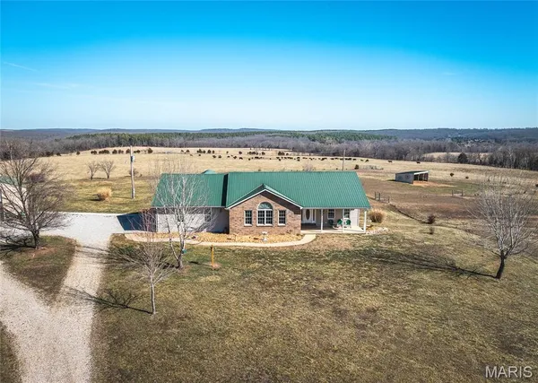 $569,500 | 37595 Westgate Road, Plato, MO 65552