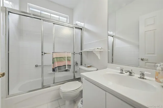 $649,000 | 10 Sagaponack Court, Unit 10, Ridge, NY 11961