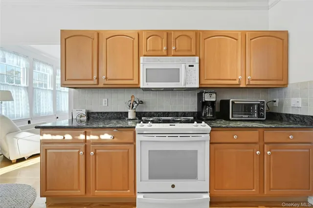 $649,000 | 10 Sagaponack Court, Unit 10, Ridge, NY 11961