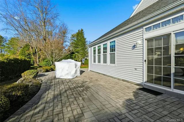 $649,000 | 10 Sagaponack Court, Unit 10, Ridge, NY 11961