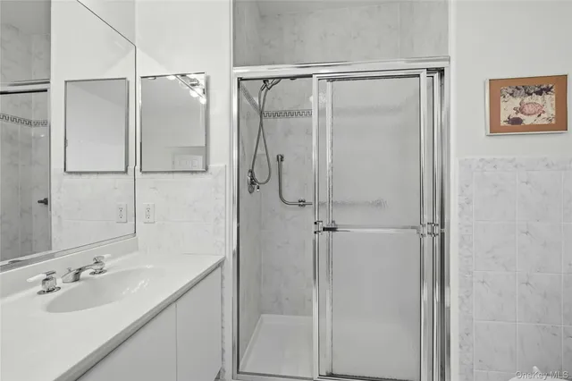 $649,000 | 10 Sagaponack Court, Unit 10, Ridge, NY 11961