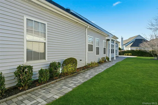 $649,000 | 10 Sagaponack Court, Unit 10, Ridge, NY 11961
