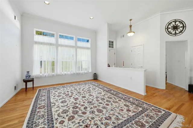 $649,000 | 10 Sagaponack Court, Unit 10, Ridge, NY 11961