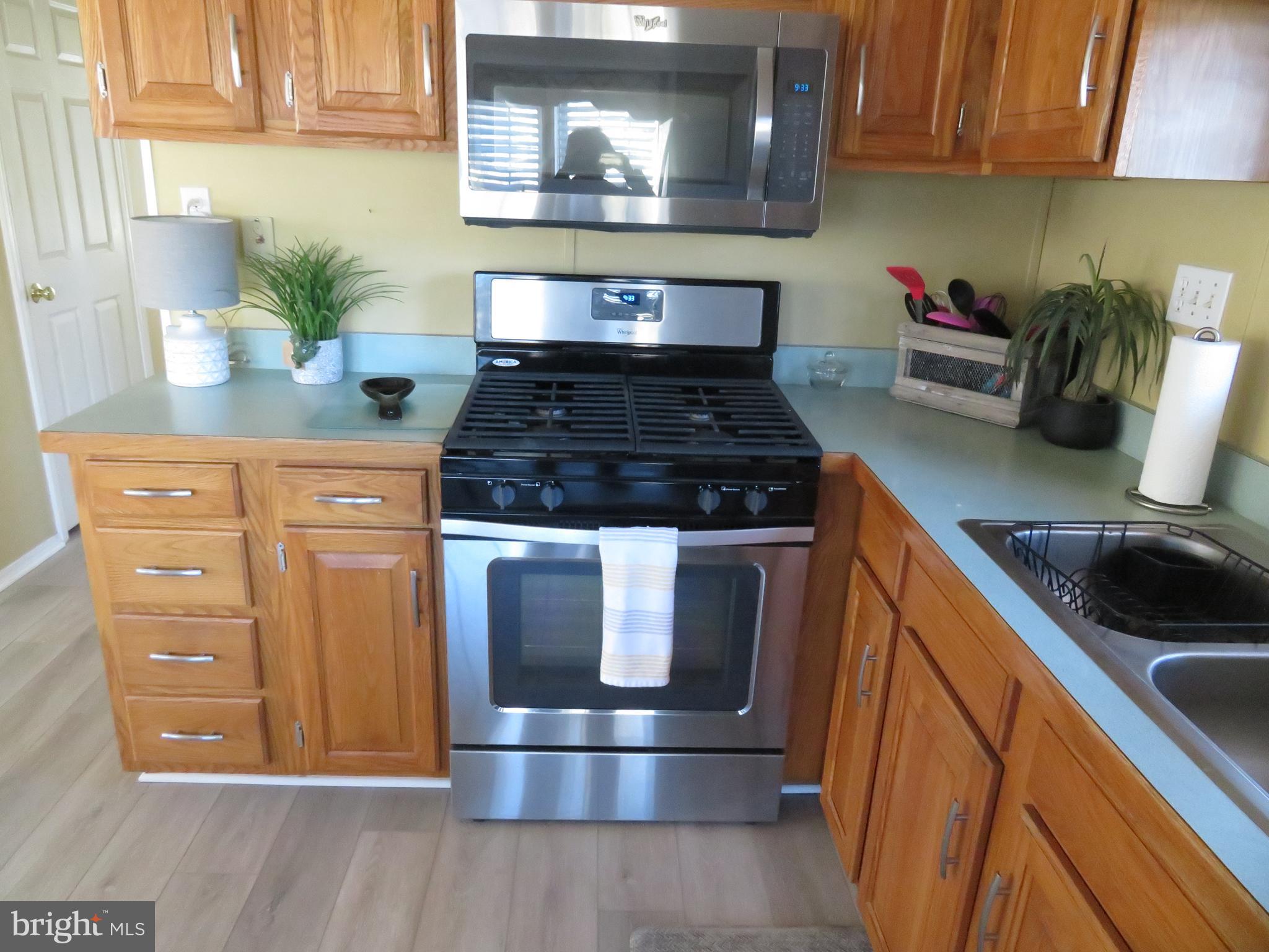 120 Skipjack Circle Berlin, MD 21811 - Photo 18 of 91 a kitchen with granite countertop a stove and cabinets