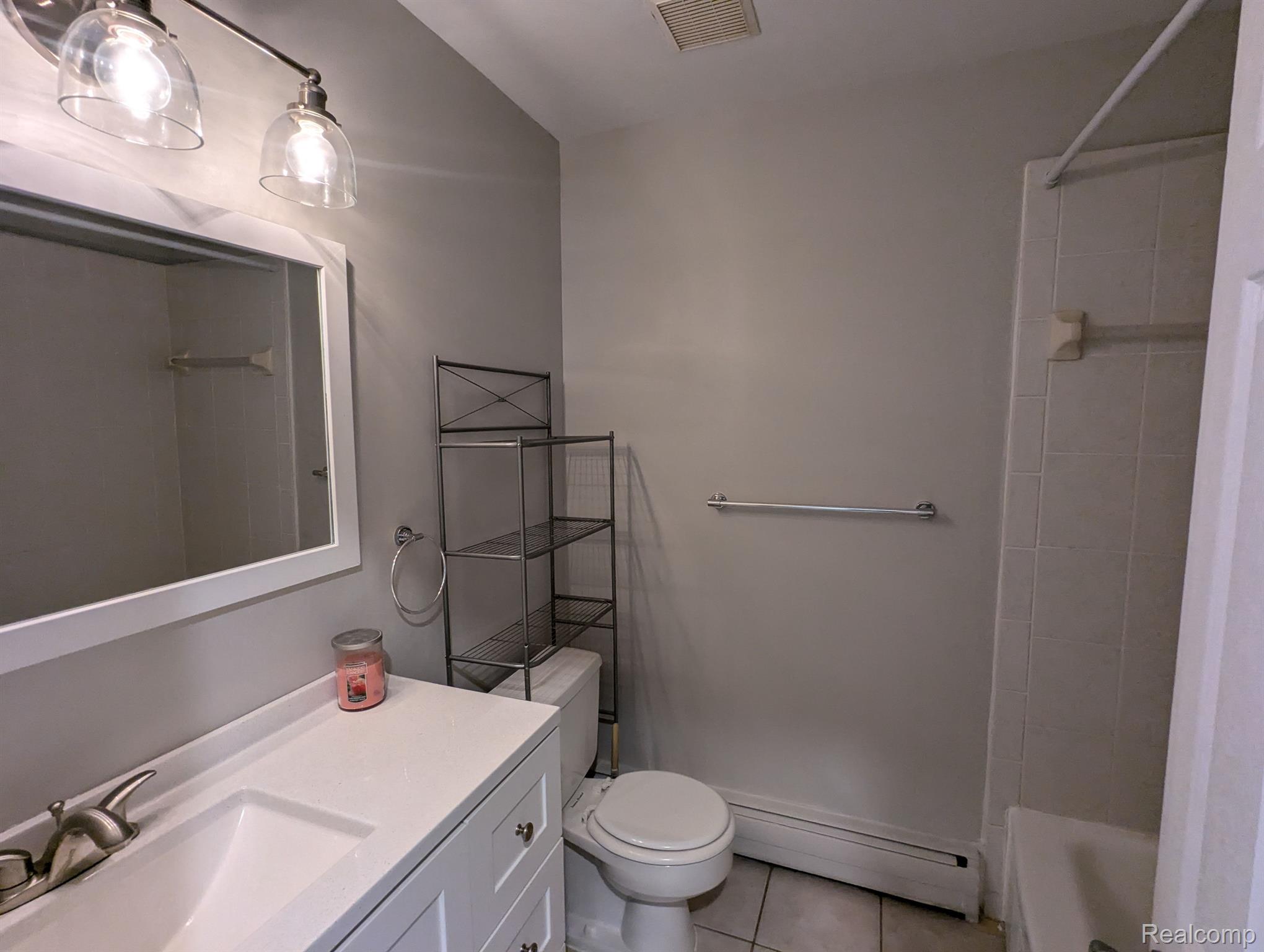 719 West Maple Road, Unit 719 Clawson, MI 48017 - Photo 14 of 18 Bathroom