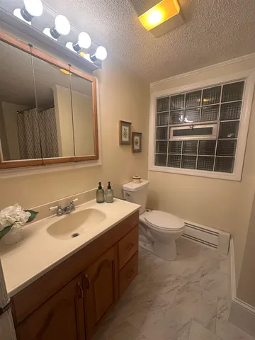 $2,100 | 198 Alsace Street, Unit 1, Manchester, NH 03102