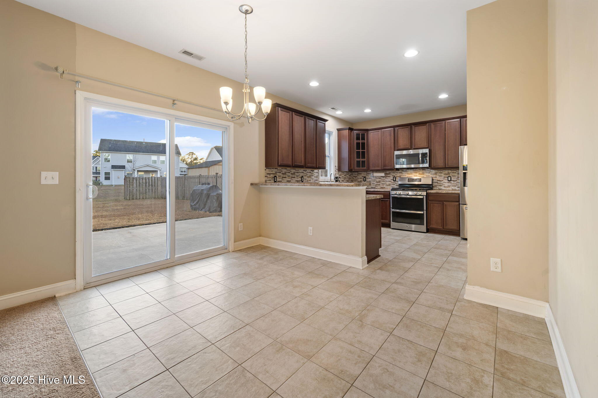 7072 Trailhead Road Leland, NC 28451 - Photo 11 of 35 10-web-or-mls-dining kitchen