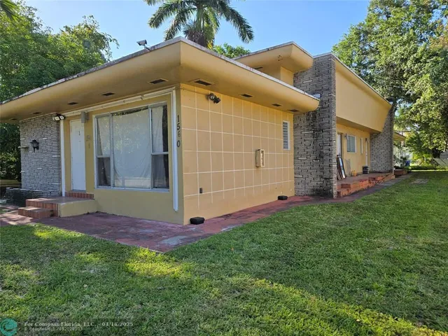 a view of a back yard of the house