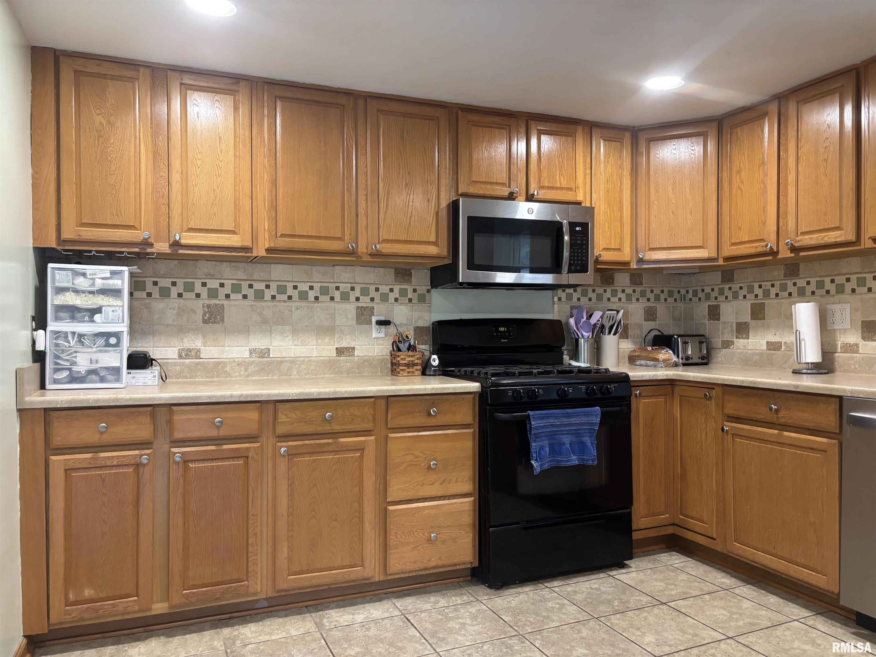 102 Rio Drive Washington, IL 61571 - Photo 5 of 30 Gallery Image 5