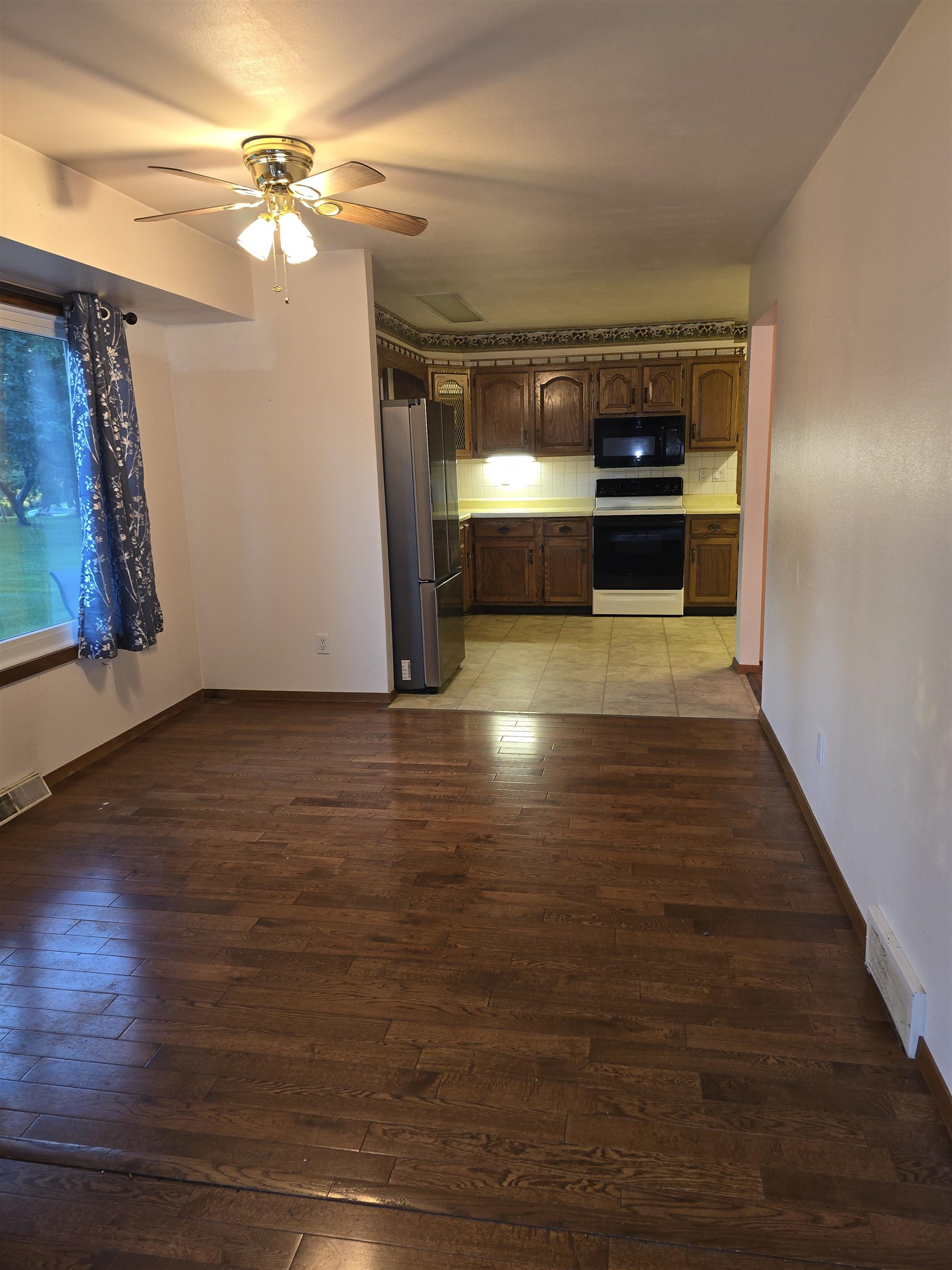 860 Hollman Street Platteville, WI 53818 - Photo 7 of 29