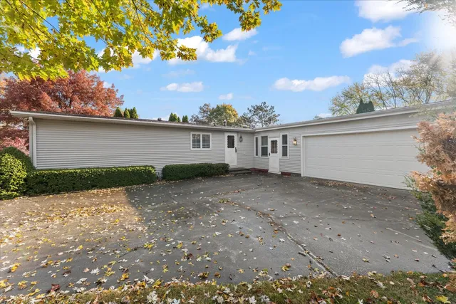 $189,900 | 2213 Olen Drive, Mahomet, IL 61853