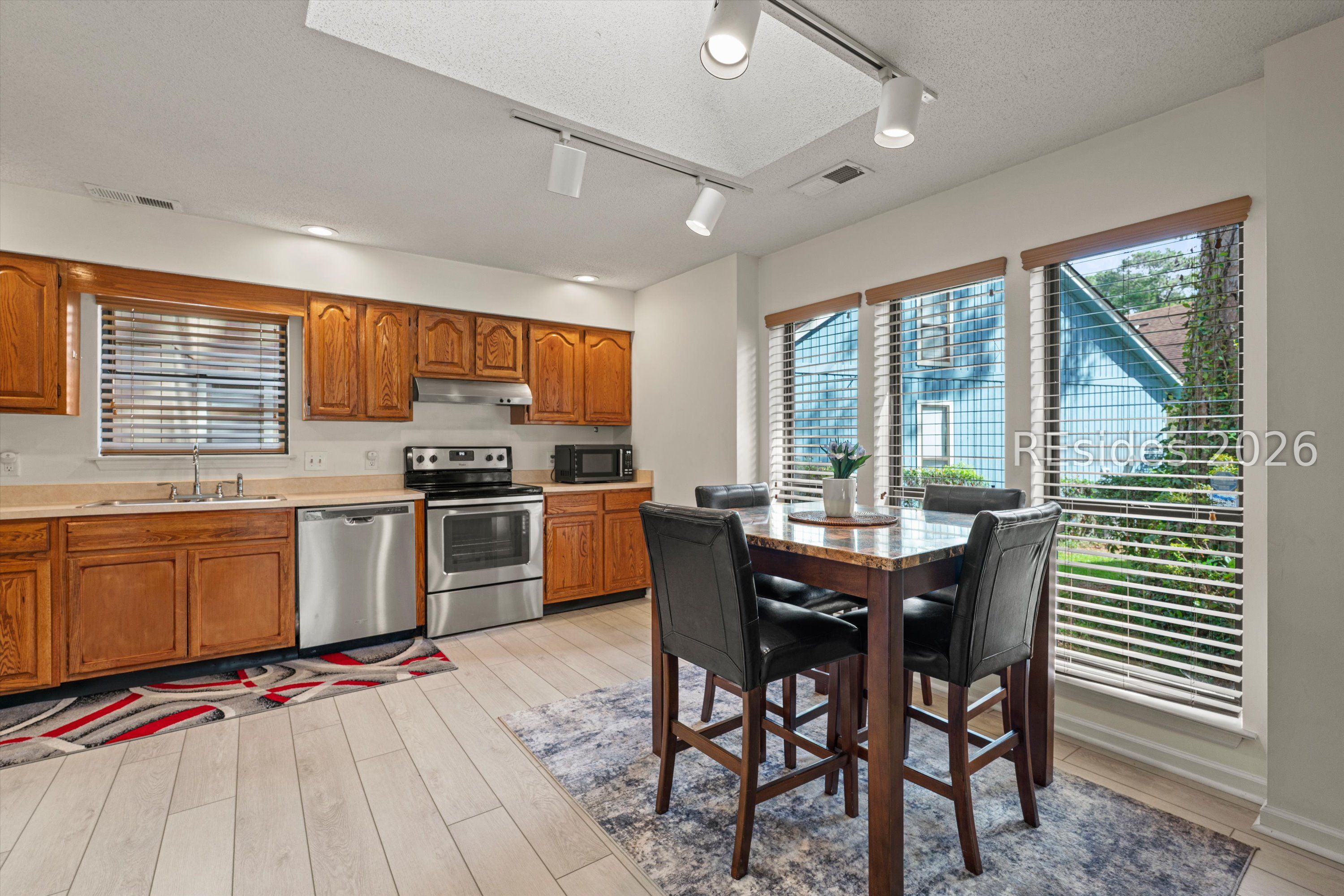 36 Wee Road, Unit 36 Hilton Head Island, SC 29926 - Photo 8 of 31 Eat-in Kitchen