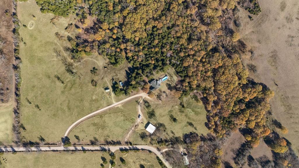 831 Union Hill Road Ennis, TX 75119 - Photo 29 of 36 a view of entryway with wooden floor