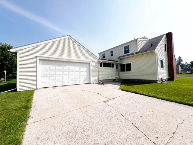 $279,900 | 3502 Parkway Boulevard, Two Rivers, WI 54241
