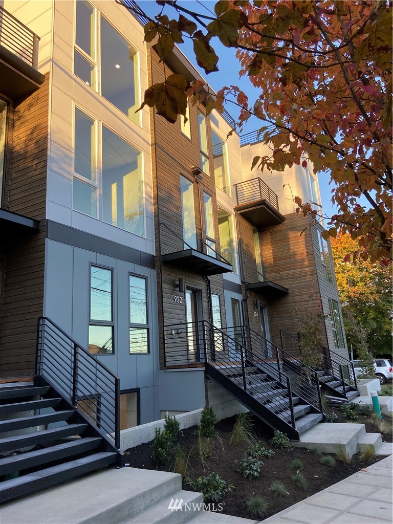 920 North 36th Street Seattle, WA 98103 - Photo 2 of 26 Gallery Image 2