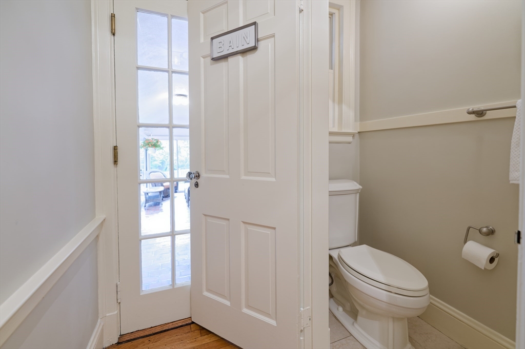 133 Arnold Road Newton, MA 02459 - Photo 8 of 42