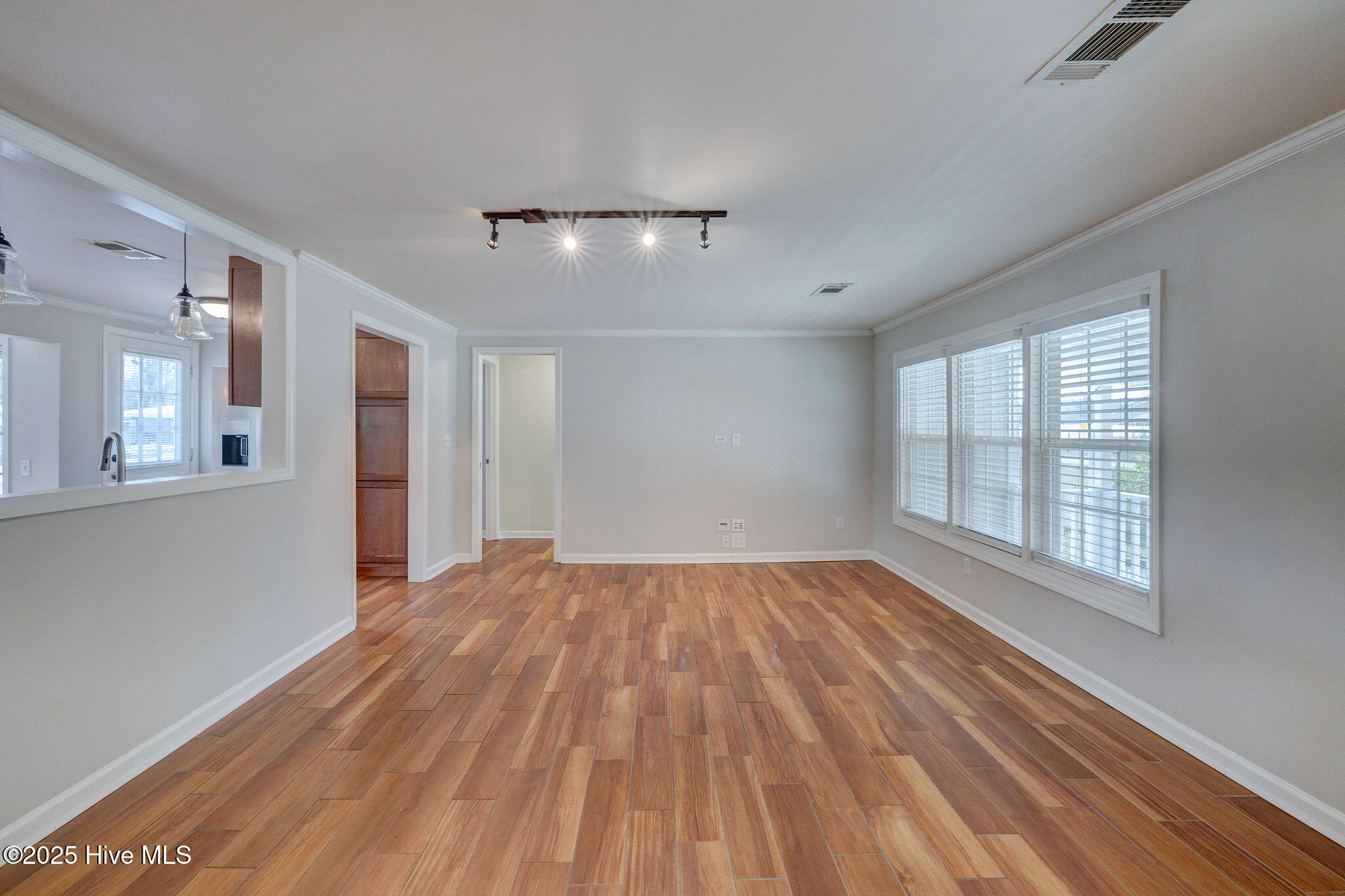 2415 Crossover Road Wilmington, NC 28401 - Photo 8 of 29 2415CrossoverRoad-17