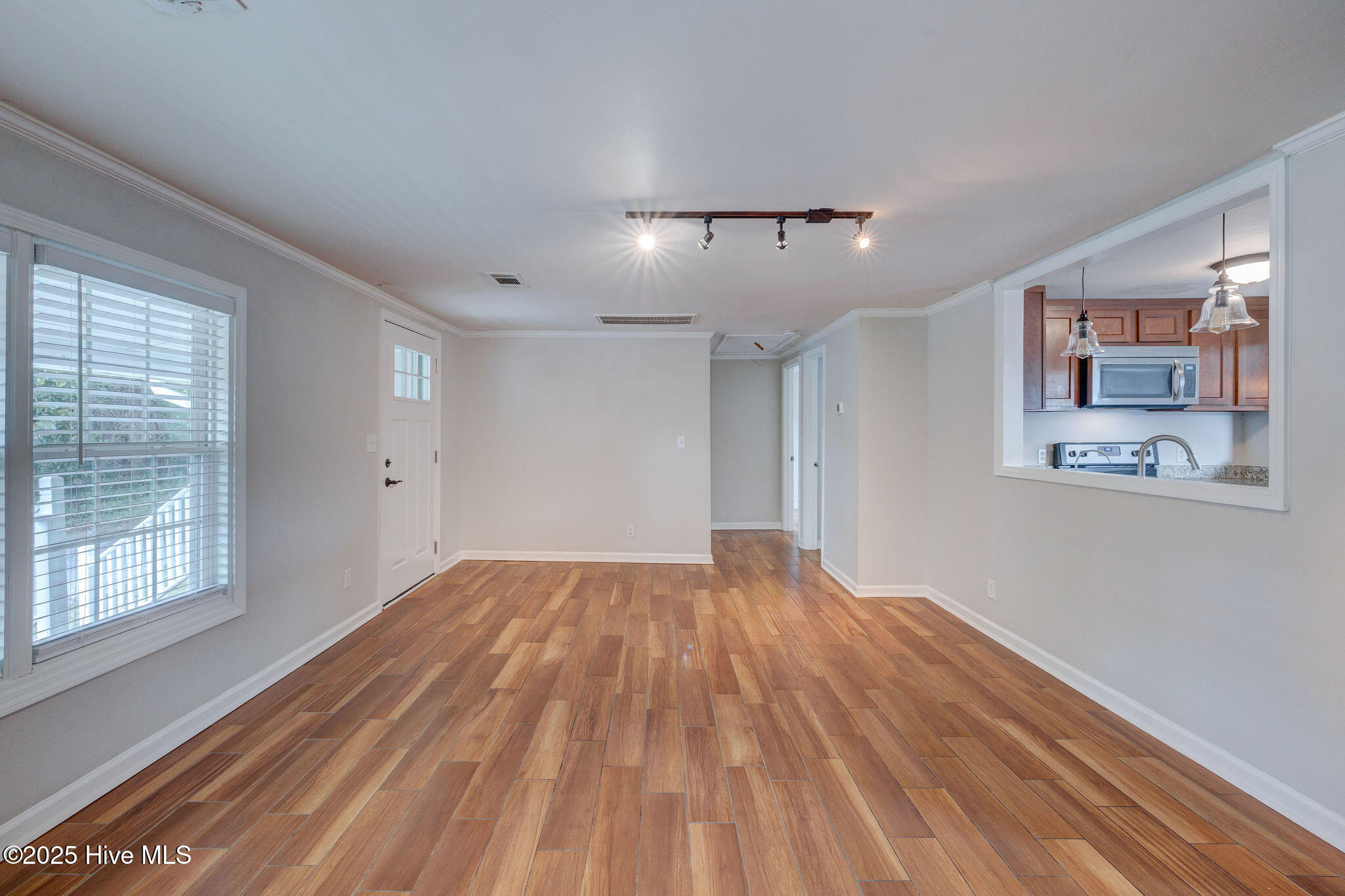 2415 Crossover Road Wilmington, NC 28401 - Photo 9 of 29 2415CrossoverRoad-18