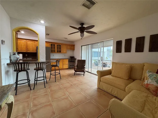 $154,950 | 1700 Pierce Street, Unit 202, Hollywood, FL 33020