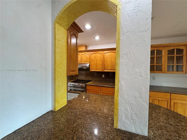 $154,950 | 1700 Pierce Street, Unit 202, Hollywood, FL 33020