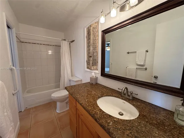 $154,950 | 1700 Pierce Street, Unit 202, Hollywood, FL 33020