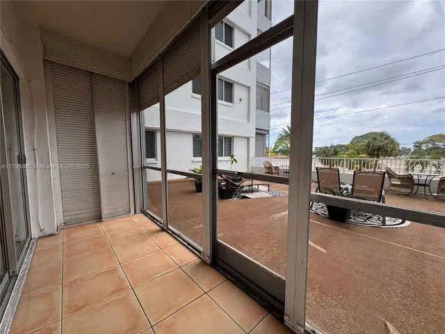 $154,950 | 1700 Pierce Street, Unit 202, Hollywood, FL 33020