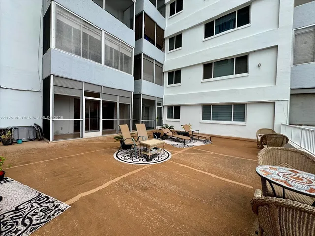 $154,950 | 1700 Pierce Street, Unit 202, Hollywood, FL 33020