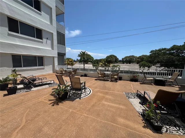 $154,950 | 1700 Pierce Street, Unit 202, Hollywood, FL 33020