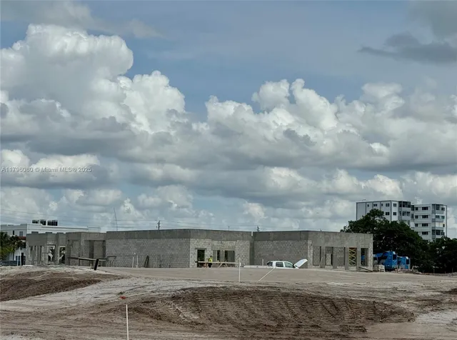 $154,950 | 1700 Pierce Street, Unit 202, Hollywood, FL 33020