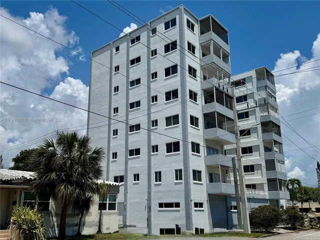 $154,950 | 1700 Pierce Street, Unit 202, Hollywood, FL 33020