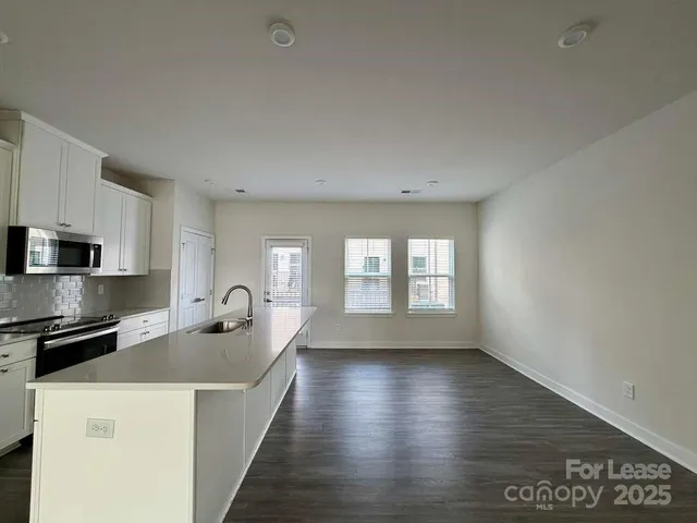 $2,660 | 216 Russell Branch Lane, Charlotte, NC 28211