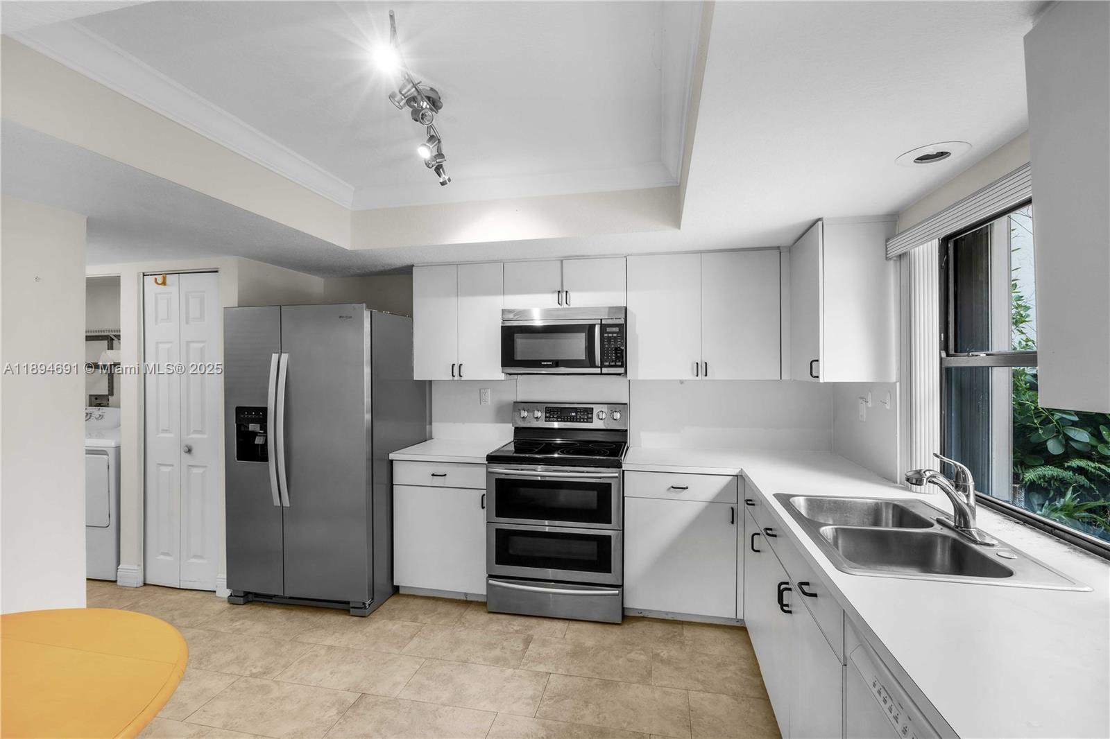 10500 Southwest 112th Avenue Miami, FL 33176 - Photo 7 of 17 Kitchen