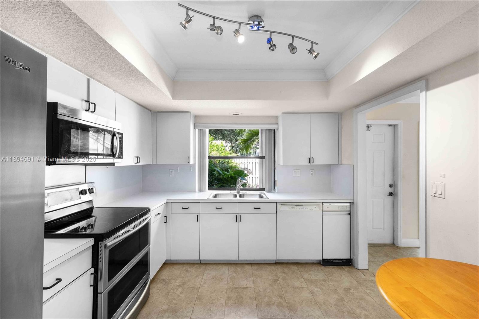 10500 Southwest 112th Avenue Miami, FL 33176 - Photo 8 of 17 Kitchen