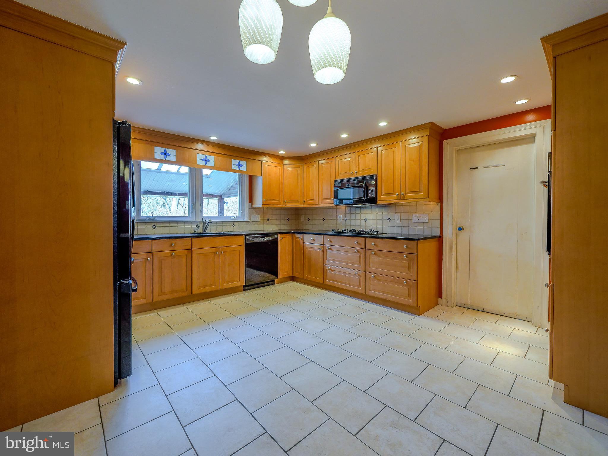 2500 Grant Road Broomall, PA 19008 - Photo 15 of 52 Kitchen
