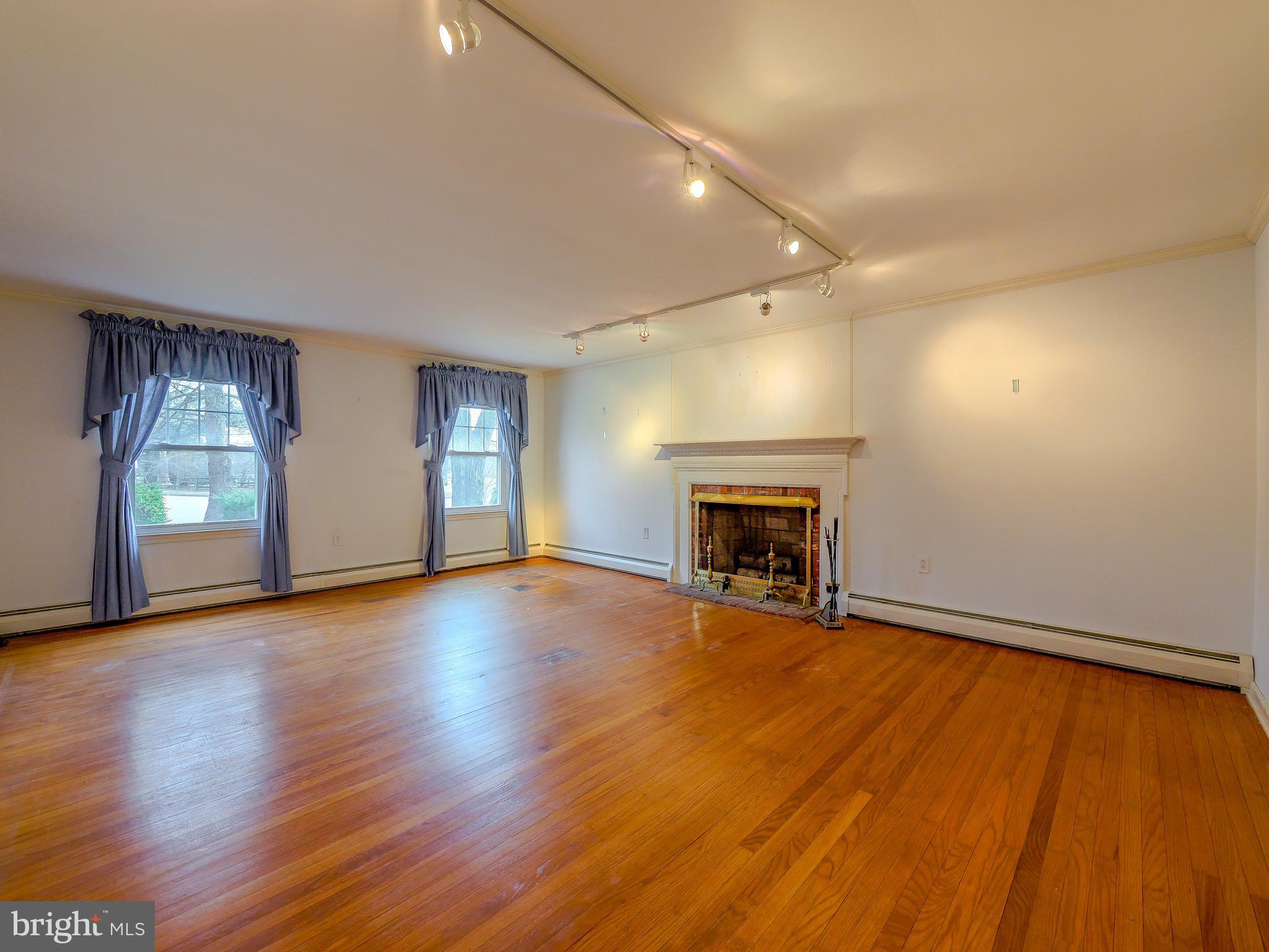 2500 Grant Road Broomall, PA 19008 - Photo 6 of 52 Living Room