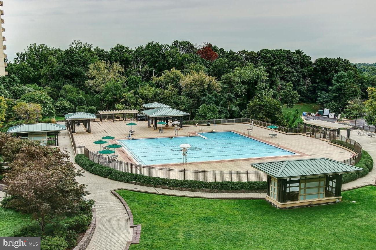 5225 Pooks Hill Road, Unit 226S Bethesda, MD 20814 - Photo 13 of 19 Community Outdoor Pool