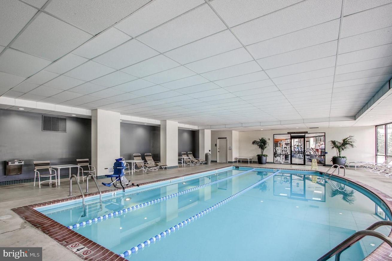 5225 Pooks Hill Road, Unit 226S Bethesda, MD 20814 - Photo 14 of 19 Community Indoor Pool