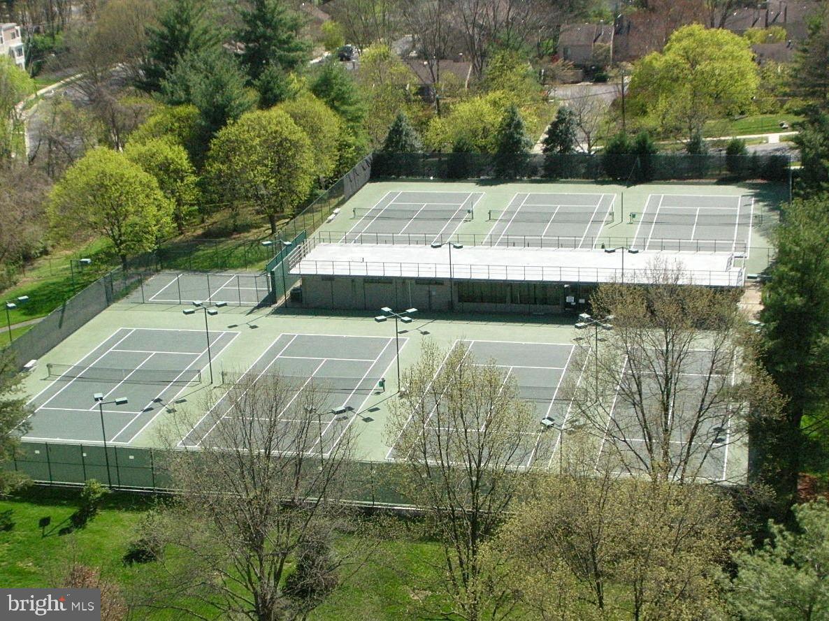 5225 Pooks Hill Road, Unit 226S Bethesda, MD 20814 - Photo 15 of 19 Community Tennis Courts