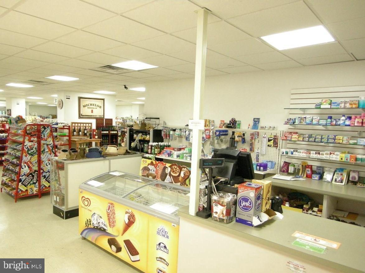 5225 Pooks Hill Road, Unit 226S Bethesda, MD 20814 - Photo 17 of 19 Community Miny Market