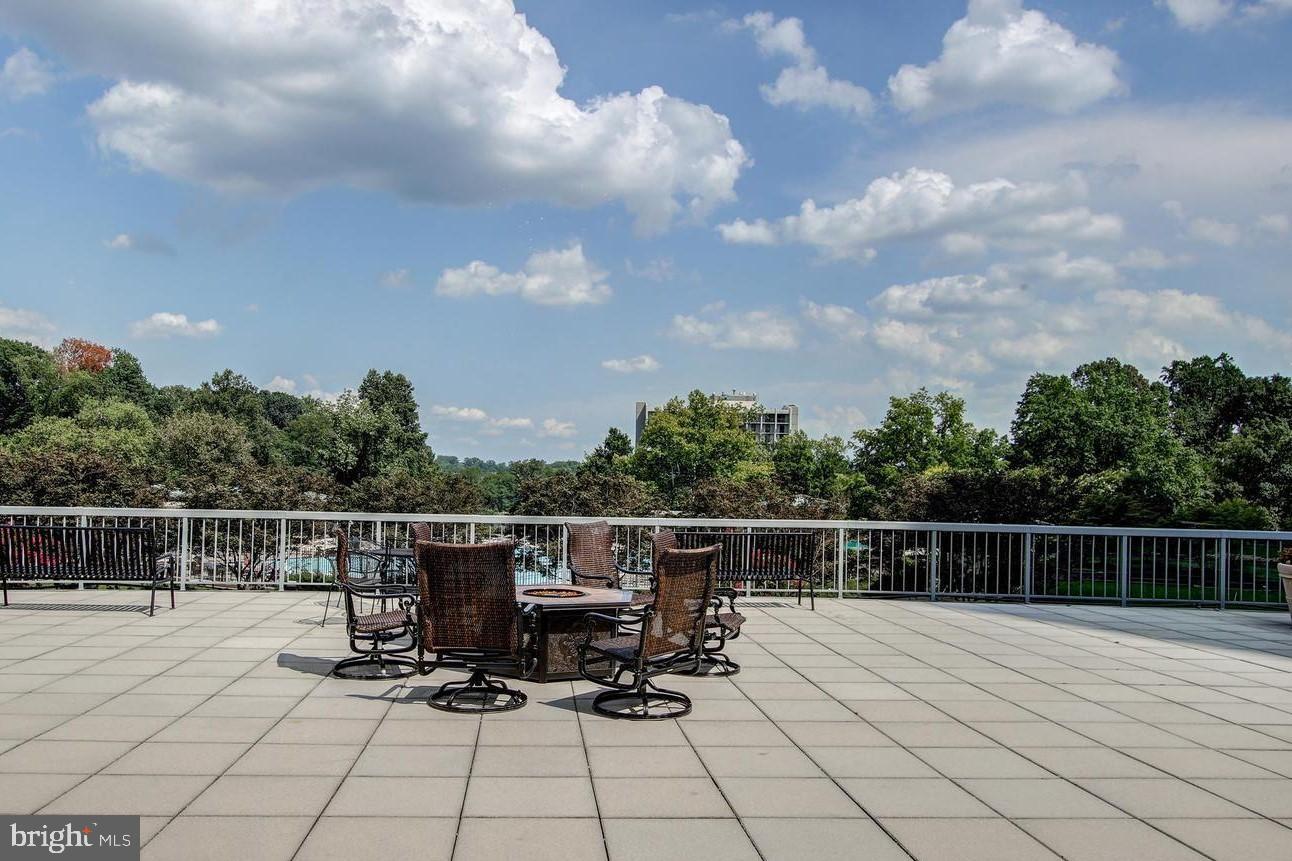5225 Pooks Hill Road, Unit 226S Bethesda, MD 20814 - Photo 18 of 19 Community Outdoor