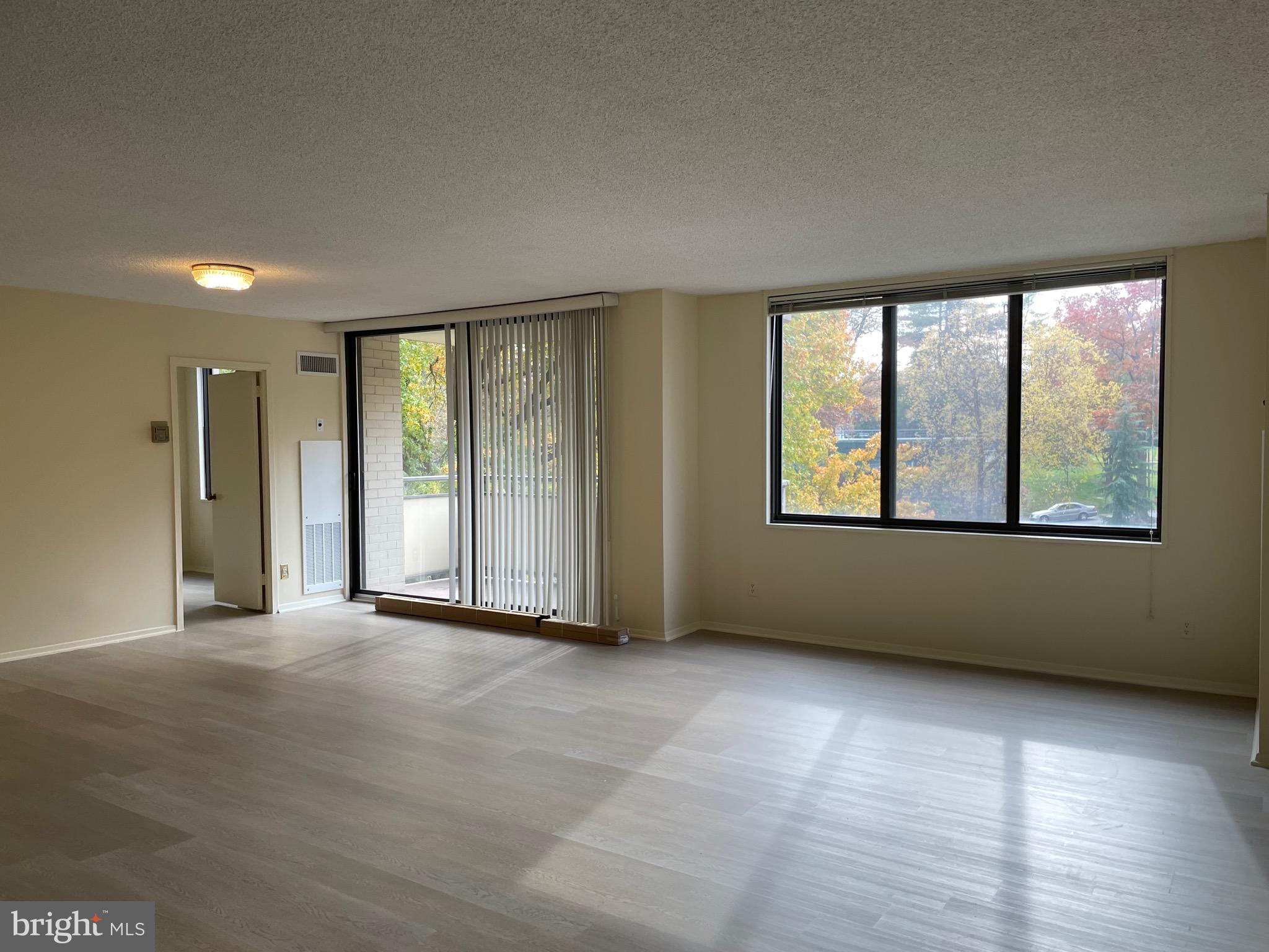 5225 Pooks Hill Road, Unit 226S Bethesda, MD 20814 - Photo 2 of 19 Living Room/Dining Room